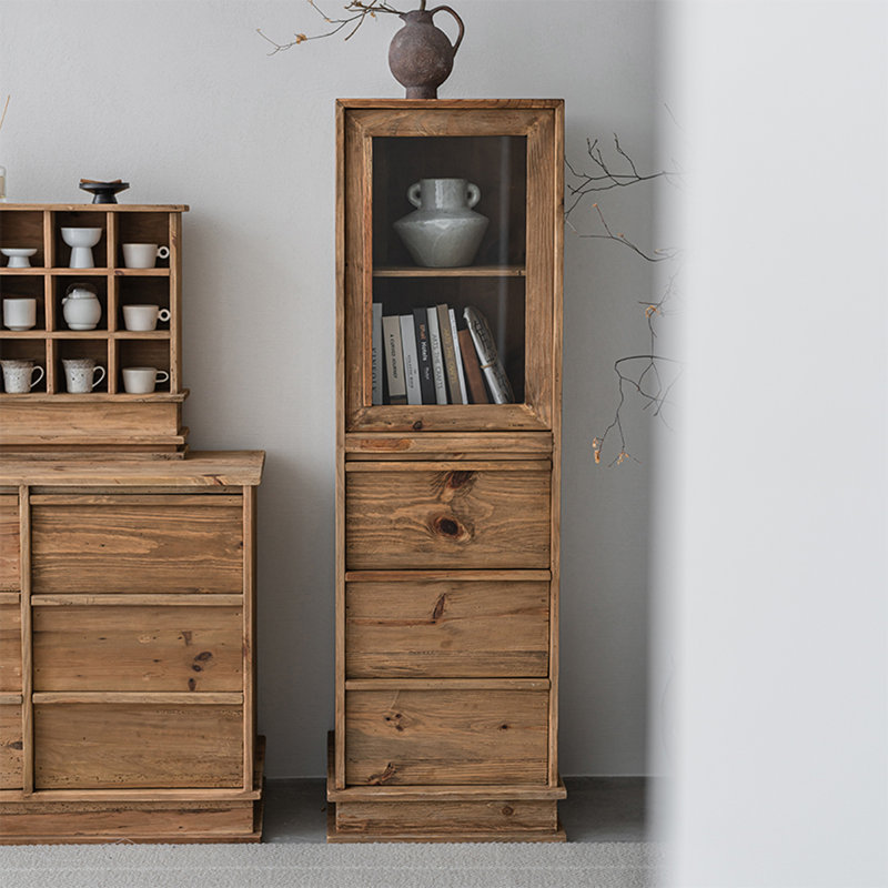 Verre brun + vitrines en bois massif