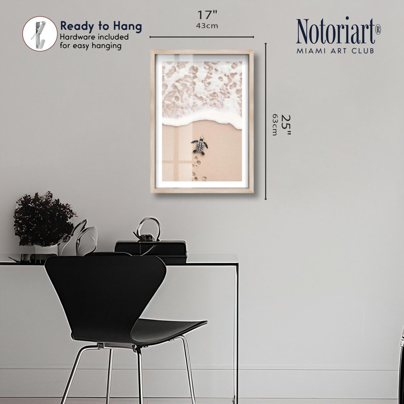 «First Journey Shadowbox» par Notoriart, H 25 po x l 17 po, Crème, crème
