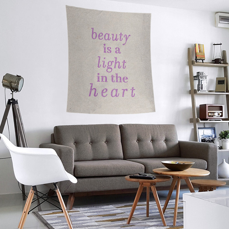 Tapisserie en polyester en citation de beauté, H 104 po x l 88 po, Blanc / violet