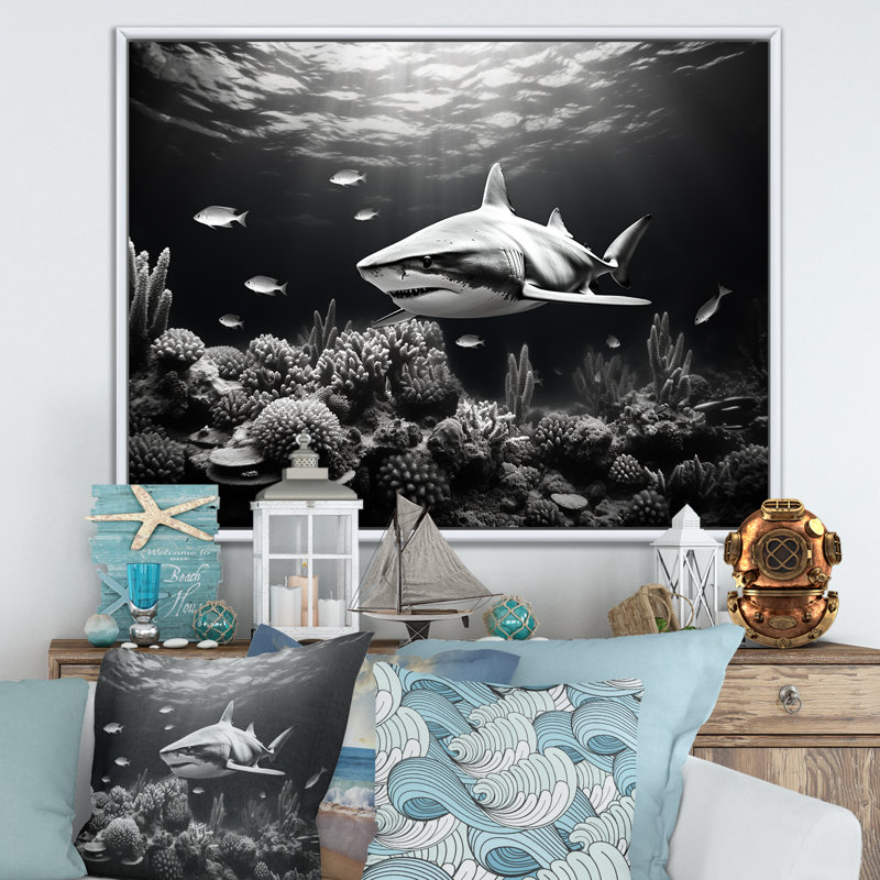 Requin noir et blanc glissant sur toile, H 16 po x l 32 po x P 1 po, Cadre flottant blanc