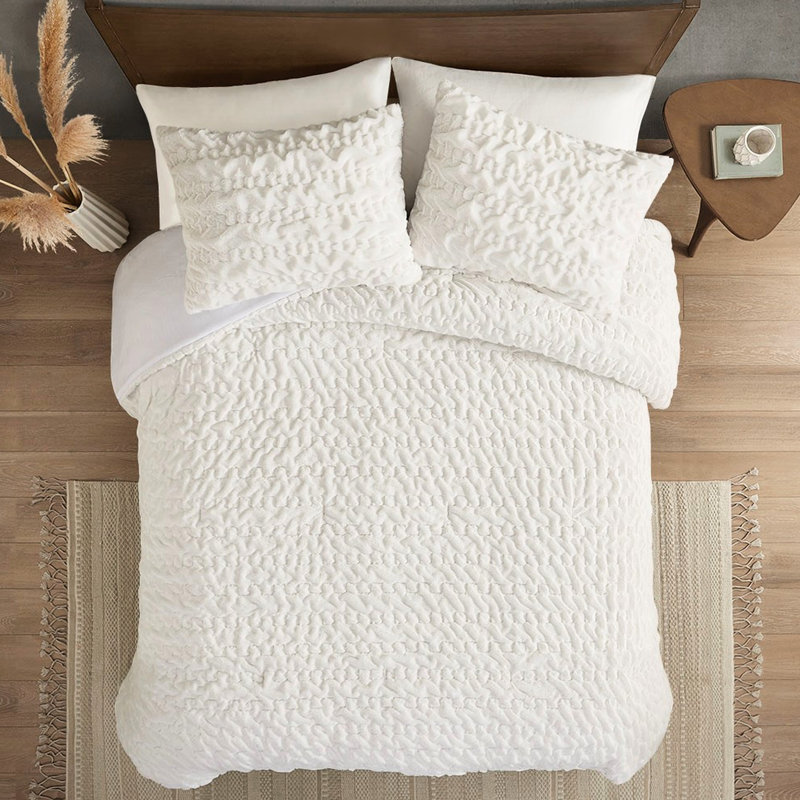 Bedding - King/ King Fur Comforter