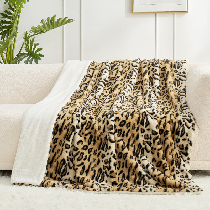 Animal Print Faux Fur & Sherpa Reversible Throw Blanket, Lit simple, Cerf brun