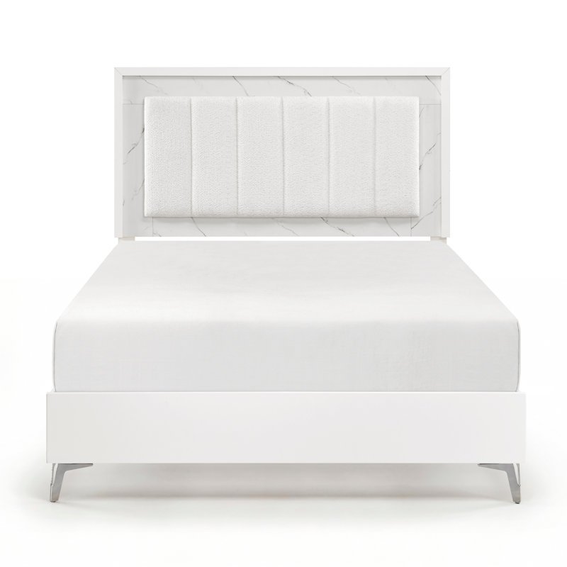Grand lit à panneau Glam blanc avec tête de lit à DEL et plateau en faux marbre