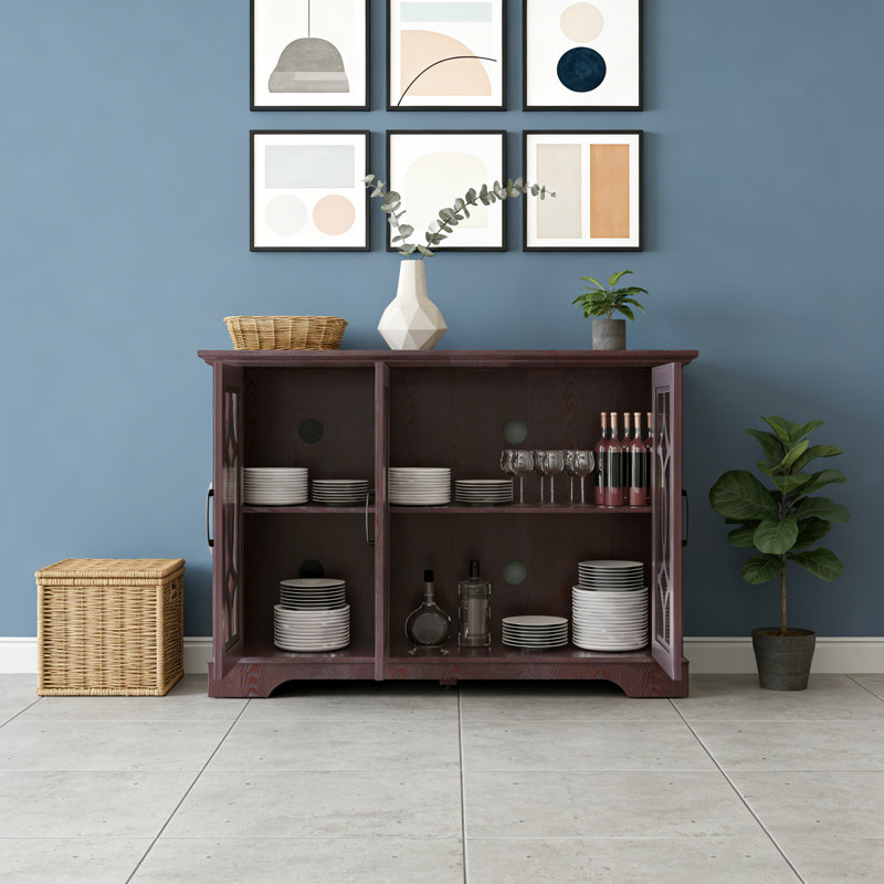 Buffet spacieux à 3 portes avec portes en verre trempé et tablette réglable pour un rangement flexible dans la salle à manger ou le salon.