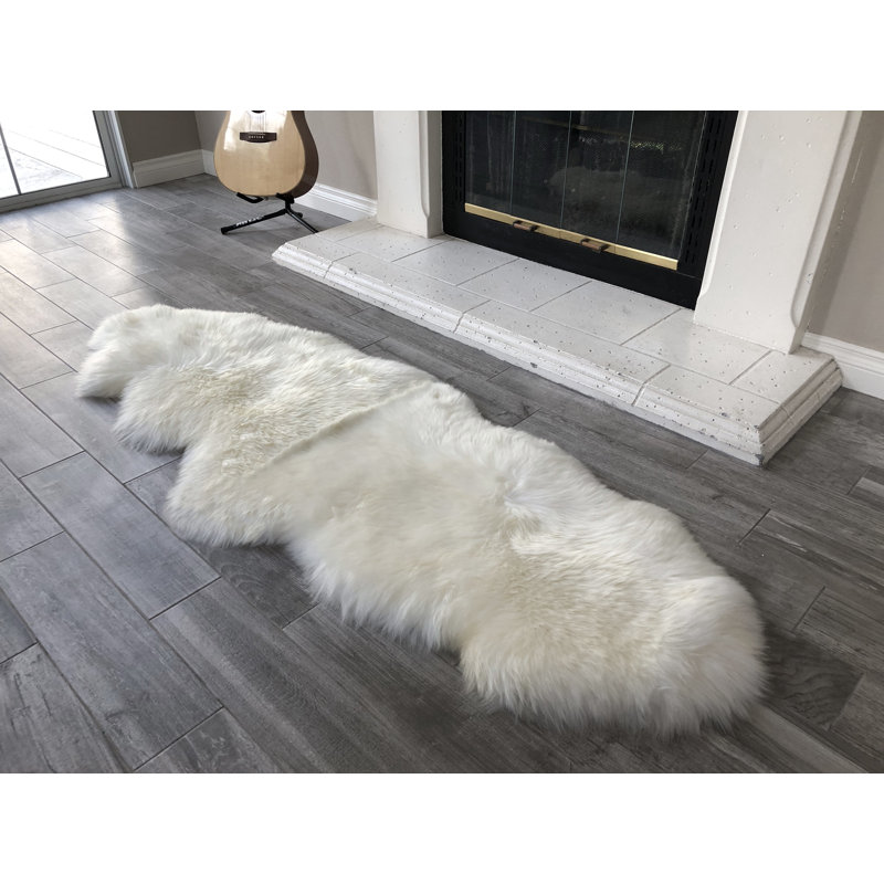 Tapis blanc en peau de mouton à poils longs Amaranta, Nouveauté 2 pi x 5 pi 5 po
