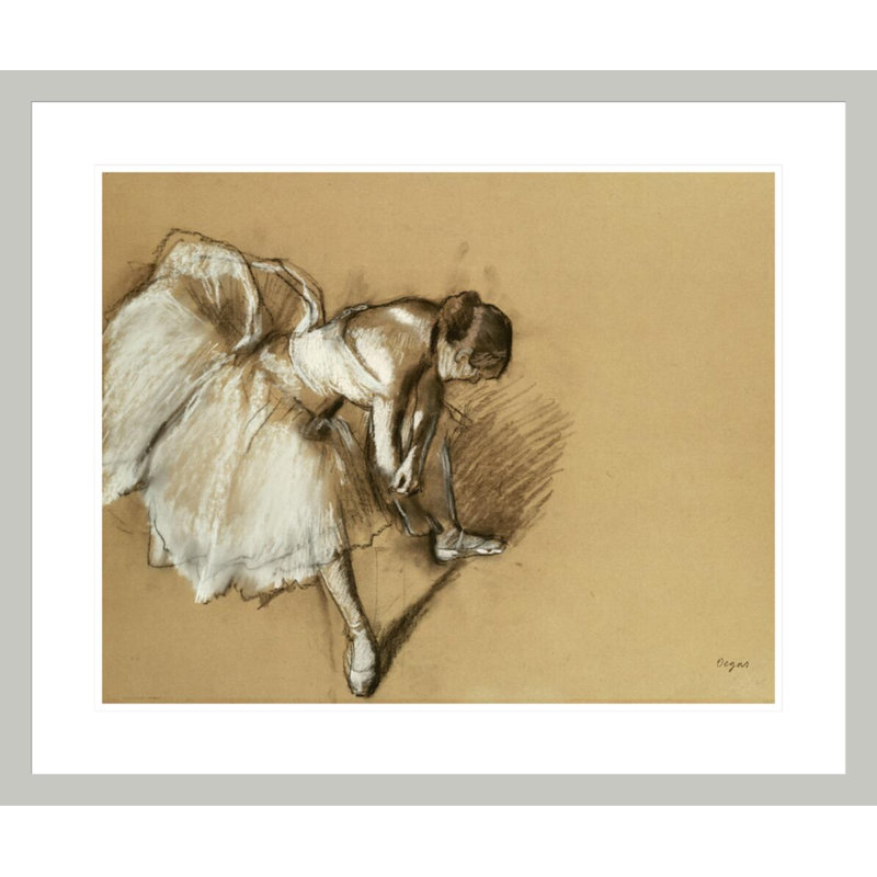 Danseuse ajustant sa chaussure par Edgar Degas, impression giclée encadrée, H 23,5 po x l 28,02 po