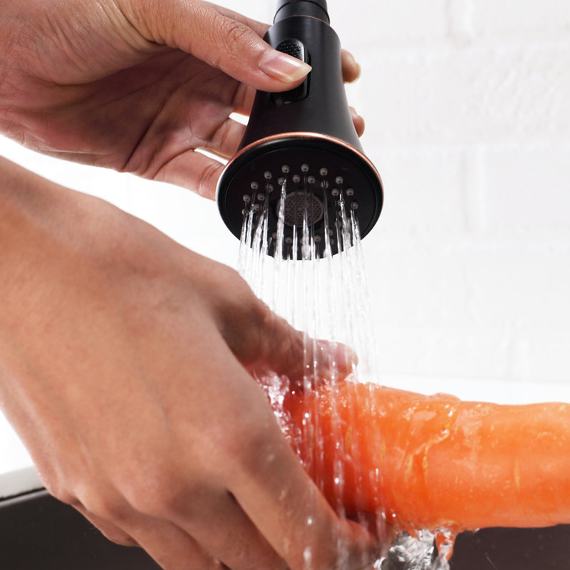 Robinet escamotable huilé en bronze huilé, silhouette épurée pour la cuisine, surface brillante, repousse les taches d'eau, poignée simple à droite ou à gauche, bec pivotant à 360 degrés, modes de pulvérisation double, montable