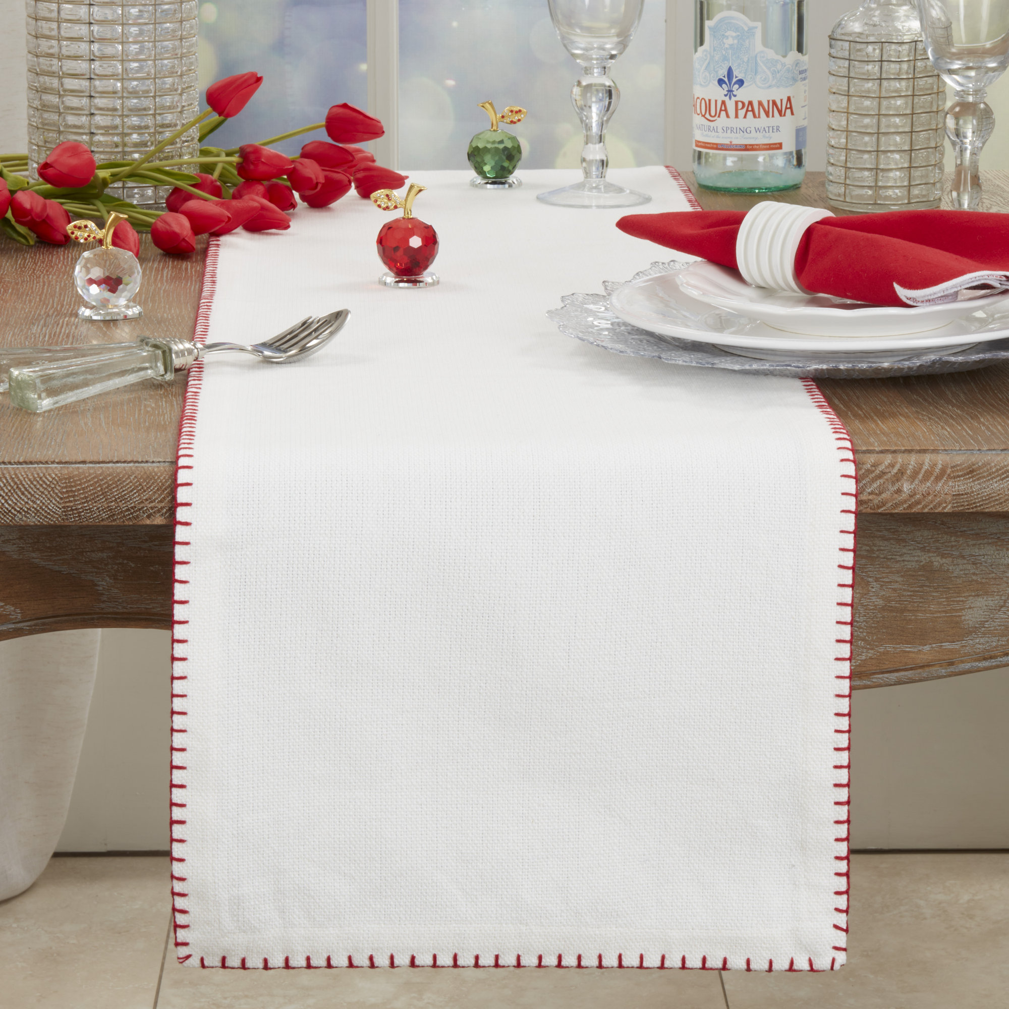 Ivara Table Runnner, White/Red