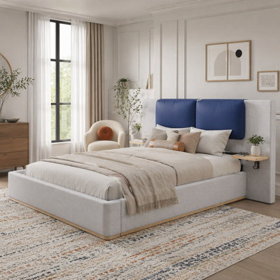 Grand lit plateforme tapissier avec tablettes de rangement et coins arrondis doux