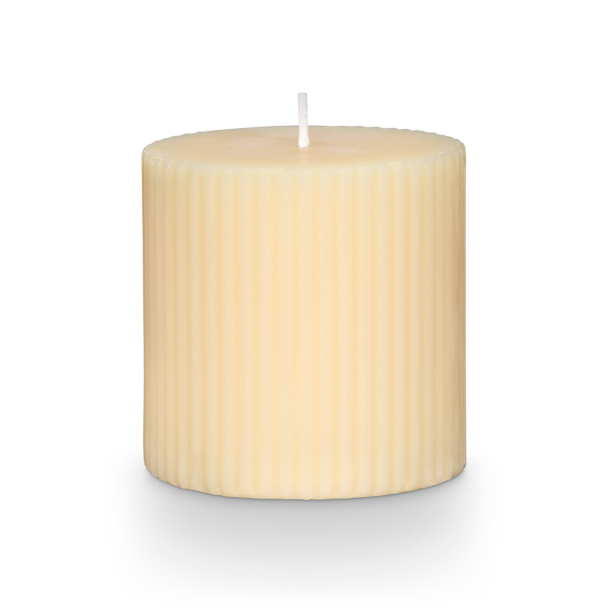 ILLUME Beautifully Done Medium Fragranced Pillar Candle, Blackberry Absinthe, Isla Lily, Small