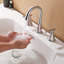 Robinet de salle de bain 7,75 "à 3 trous, robinet de salle de bain traditionnel à 2 poignées avec ensemble de bonde-128885632