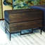 Commode à deux tiroirs Scratch