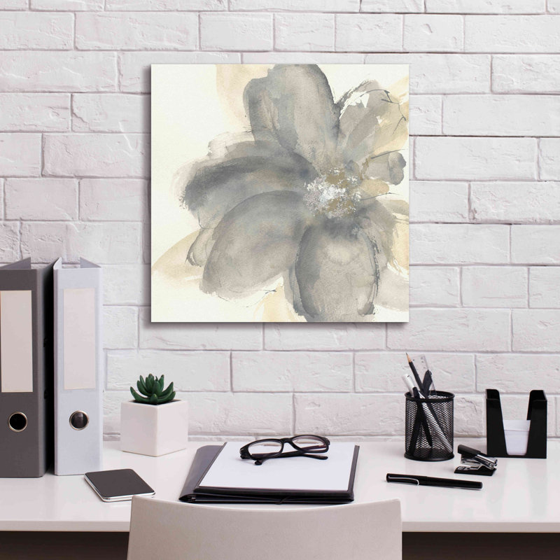 «Floral Gray I» par Chris Paschke, estampe numérique sur toile, H 18 po x l 18 po x P 0,75 po