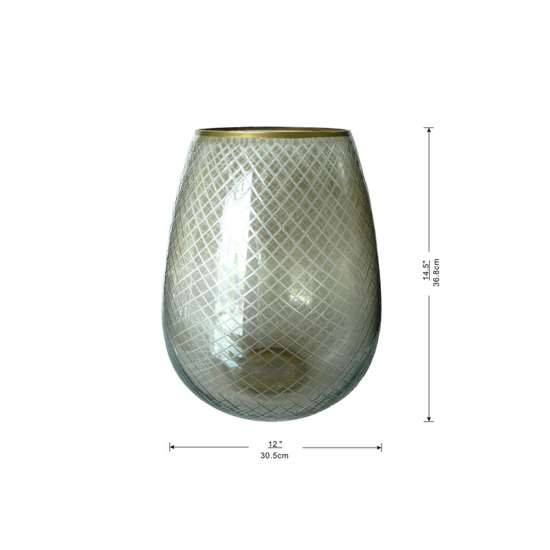 Ouragan en verre taillé en croix, H 14,5 po x l 12 po x P 12 po