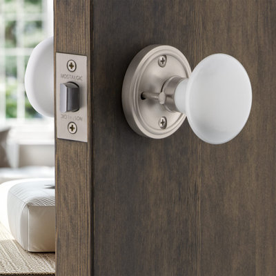 Rosette classique avec bouton de porte en porcelaine blanche