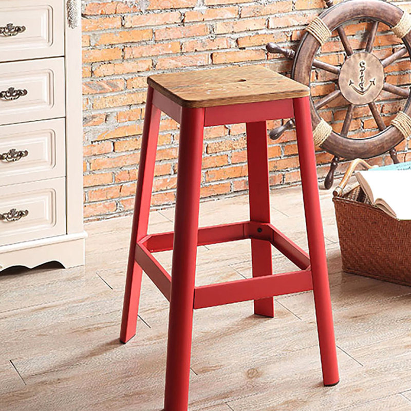 Tabouret de bar en rouge naturel et brillant avec supports en métal pour chambre à coucher, Rouge