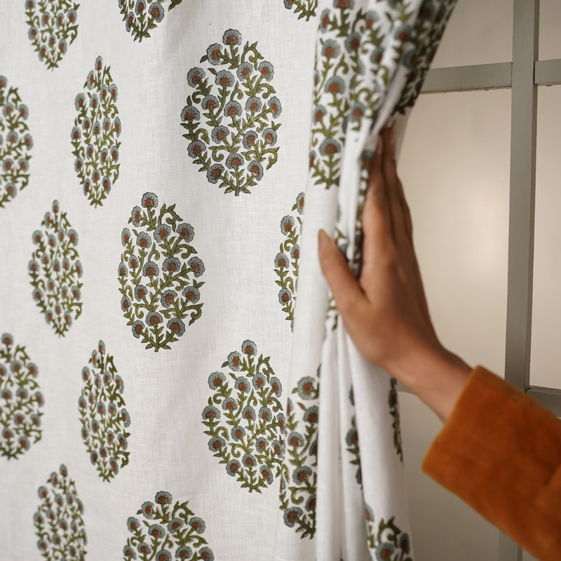 Rideau plat non doublé en lin coloré imprimé à la main, blanc et gris à motifs floraux, pour salon et chambre, style bohème et champêtre.