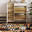 Armoire à chaussures étroite de style italien à l'entrée-129098957