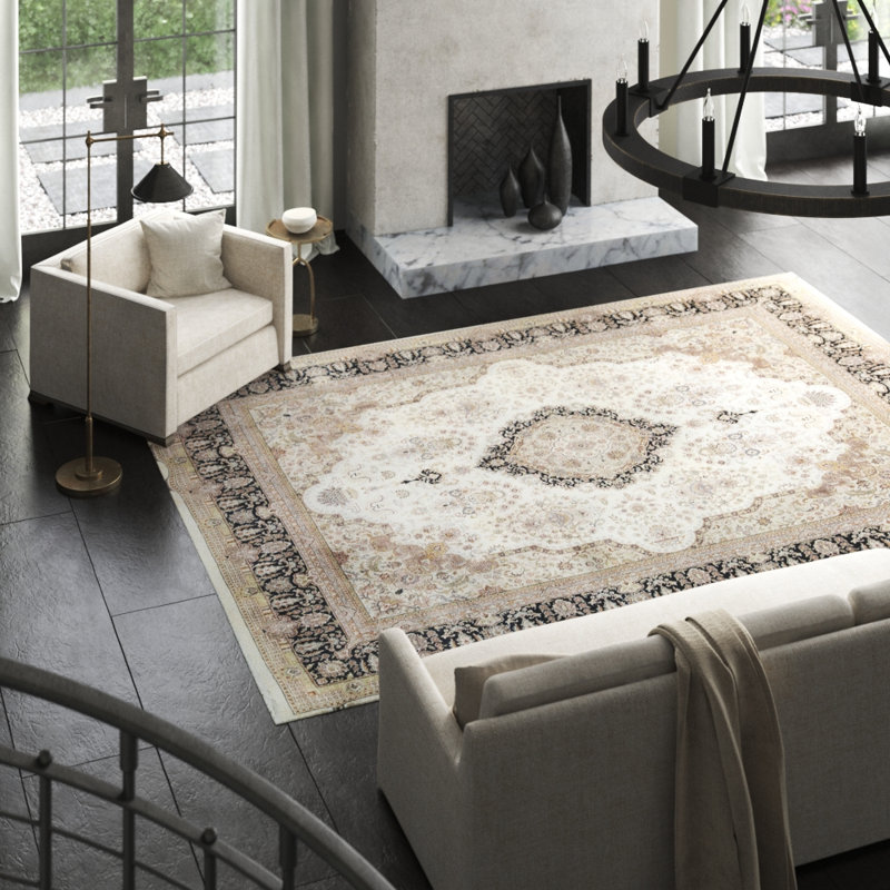 Oriental Area Rug in Ivory/Black