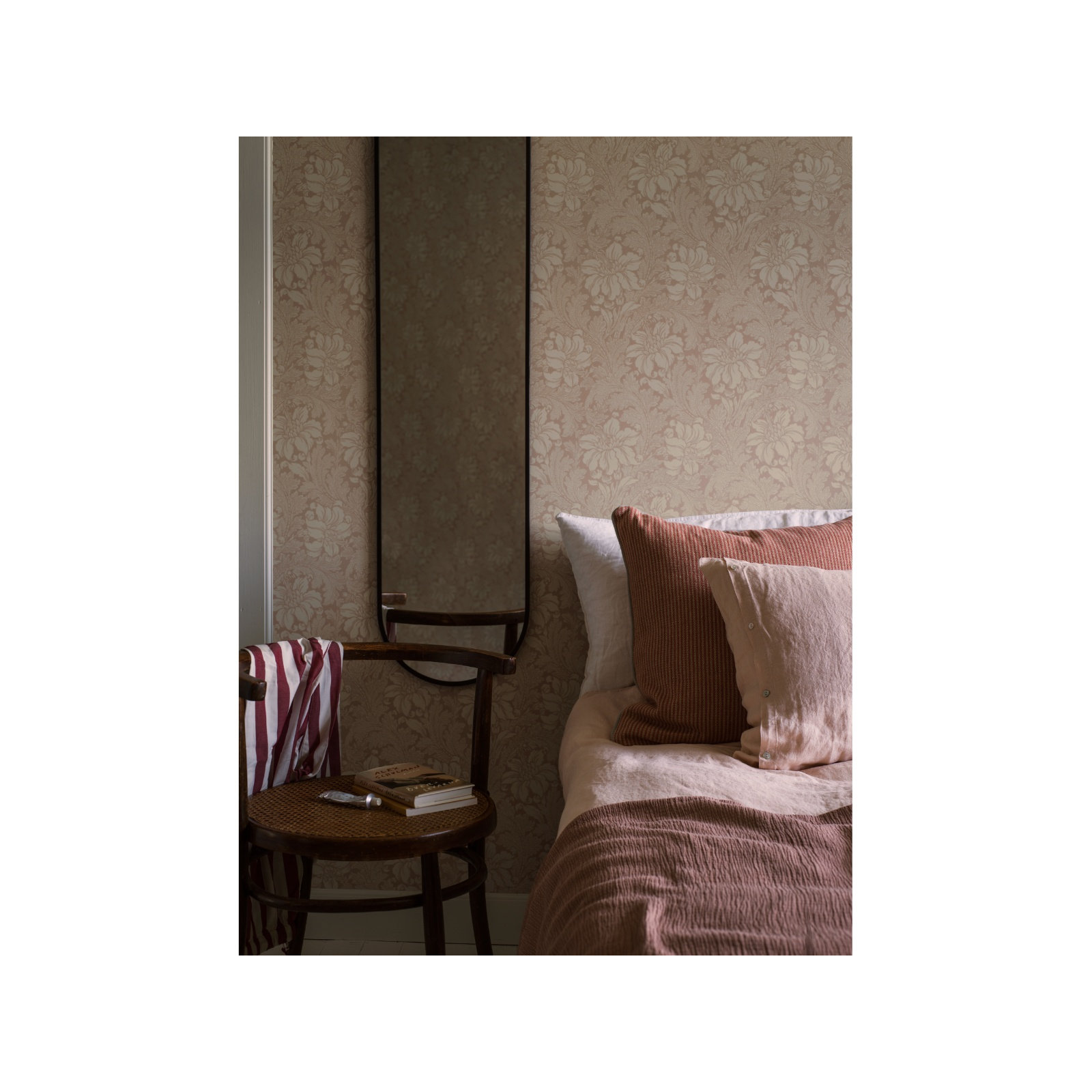 Boråstapeter Acanthus Garden Wallpaper, Blush