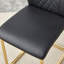 Table de salle à manger luxueuse à plateau en verre avec texture en marbre et pieds en forme de C élégants, y compris des fauteuils confortables en polyuréthane-119690295