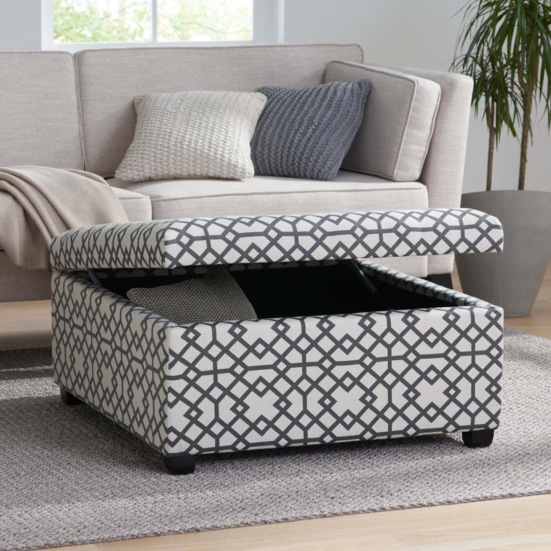Repose-pieds pratique qui rehausse le décor tout en offrant un soutien stable
