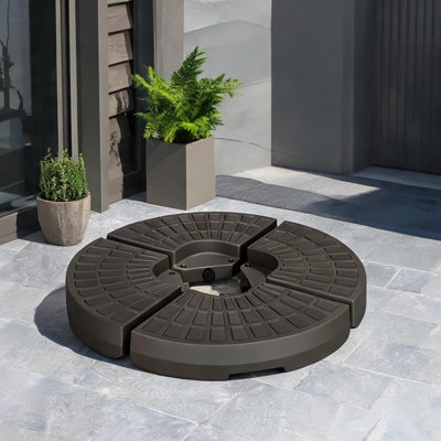 Ensemble de base de parasol en porte-à-faux en forme de ventilateur, PEHD, peut supporter jusqu'à 220 lb, finition brune