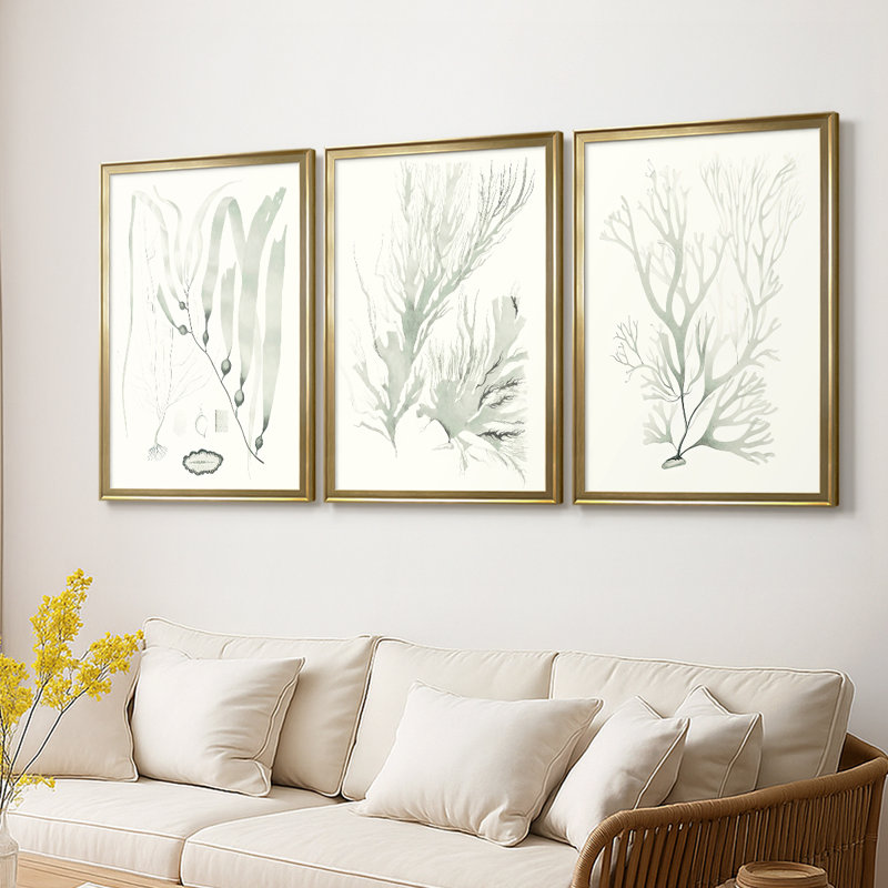 Sage Green Seaweed III - Toile tendue avec châssis sur mesure - 3 pièces, H 21 po x l 30 po, Doré