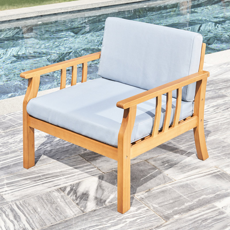 Chaise d'extérieur en bois massif miel et eucalyptus avec coussin décoratif