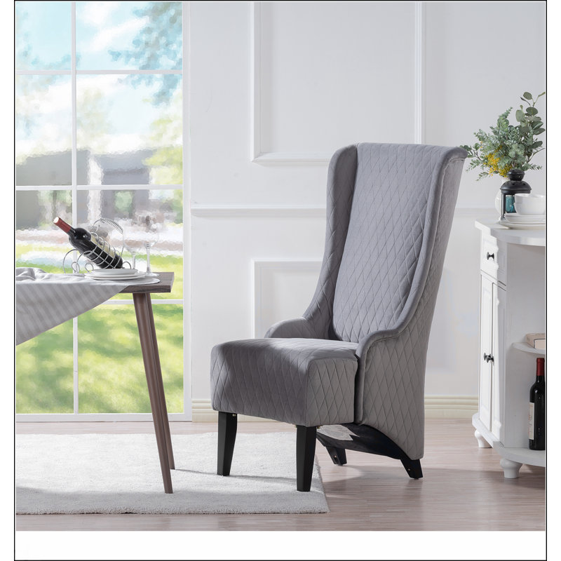Luxueux fauteuil d'appoint rembourré en velours avec des pieds en bois robustes, parfait pour un décor moderne et élégant.