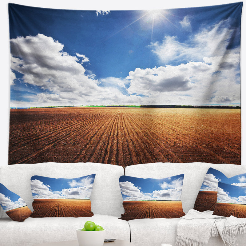 Vaste champ paysage sous tapisserie clouds blanc, H 50 po x l 60 po