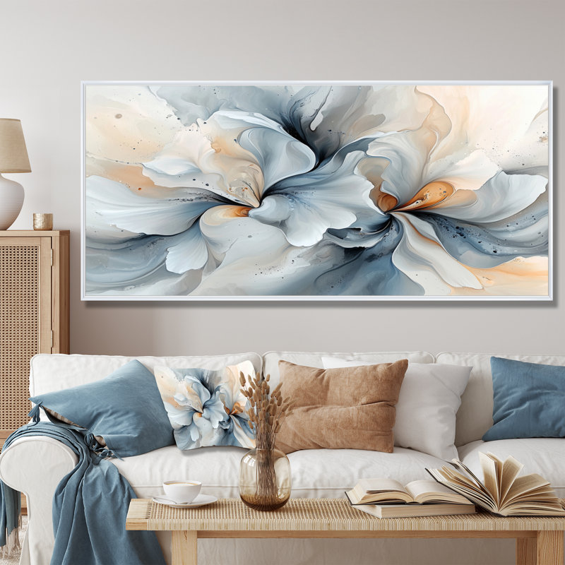 «Delicate Flower Petals In Motion I», reproduction sur toile, H 28 po x l 60 po, Impression sur cadre flottant, Blanc