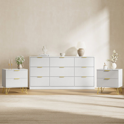 Ensemble de commode et table de chevet 3 pièces pour chambre à coucher, commode cannelée 9 tiroirs de 63 po