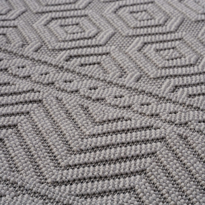 LOOM & LUXE Collection White /Geometric Indoor/Outdoor Area Rug, Rectangle 4' x 6'2"