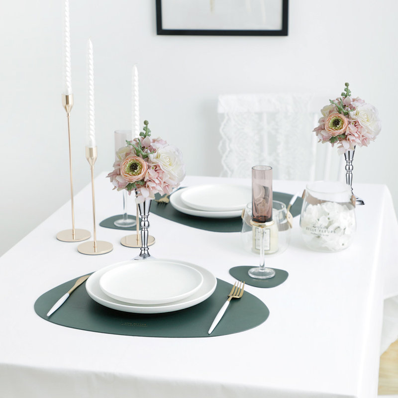 Vase de table en métal, 2