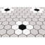 FLEUR BLANCHE ET GRISE AVEC MOSAIQUE DE PORCELAINE À POIS NOIR-130474713