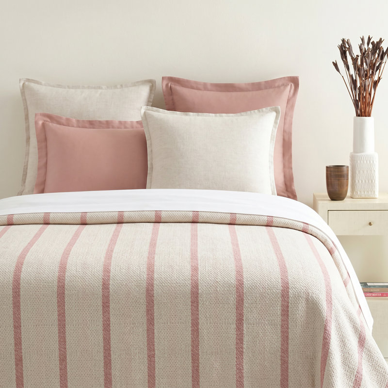 Couverture à rayures rose Lowen, 91" L x 96" W, Pink