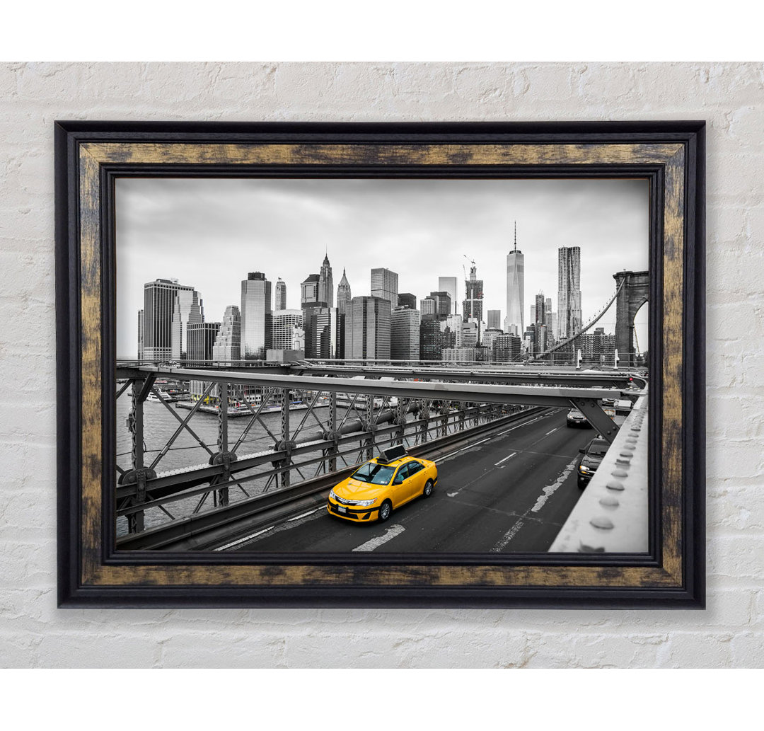 Gelbes Taxi auf der Brooklyn Bridge - Einzelne Bilderrahmen Kunstdrucke