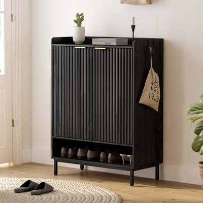 Grande armoire à chaussures avec portes