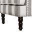 Fauteuil classique rembourré avec garniture cloutée et bois massif-855422821