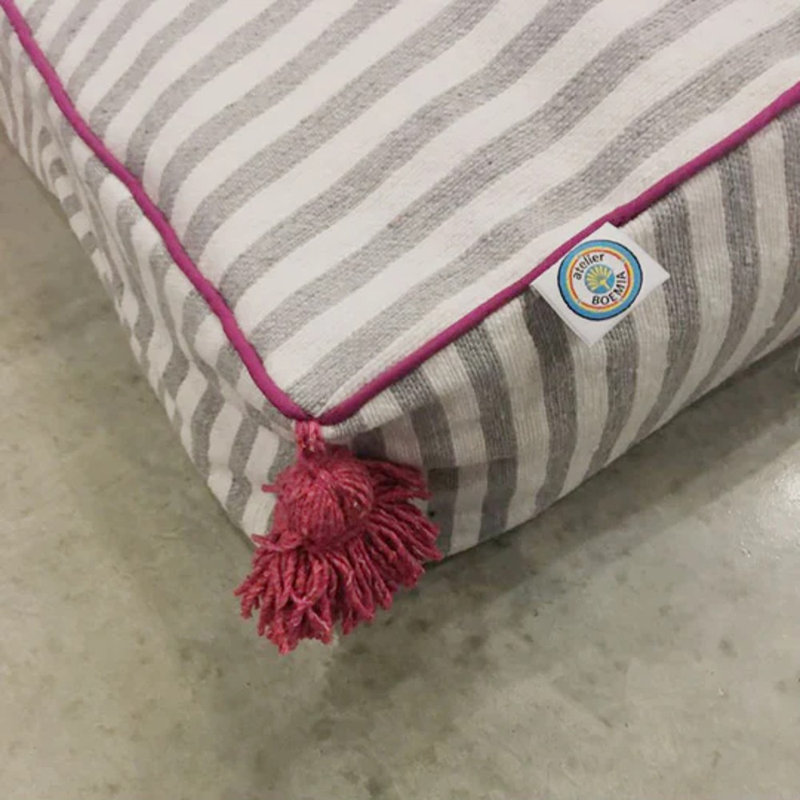 Lit pour chien en coton rayé, Gris / blanc / fuchsia