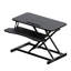 Convertisseur de bureau noir de 32 pouces, pratique pour passer de la position assise à la position debout et travailler efficacement avec deux écrans et un ordinateur portable. Idée cadeau originale pour Noël. Conception ergonomique et utilisation fluide.