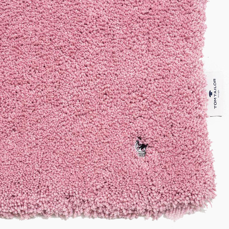 Cozy Handmade High Pile Pink Rug, Rectangle 65 x 135cm