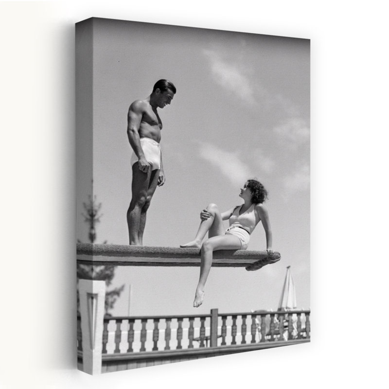 «1930S Couple on Pool Diving Board Talking Classic Retro Vintage Art mural», H 60 po x l 40 po