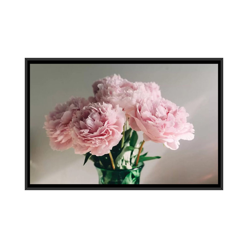 « rose pivoines on white i » sur toile, H 18 po x l 26 po x P 1,5 po, Toile avec cadre noir, Pas de tapis