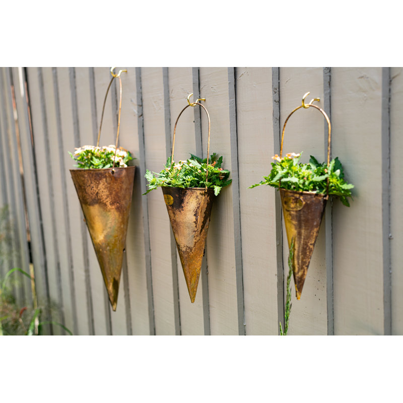 Aaru Metal Wall Planter