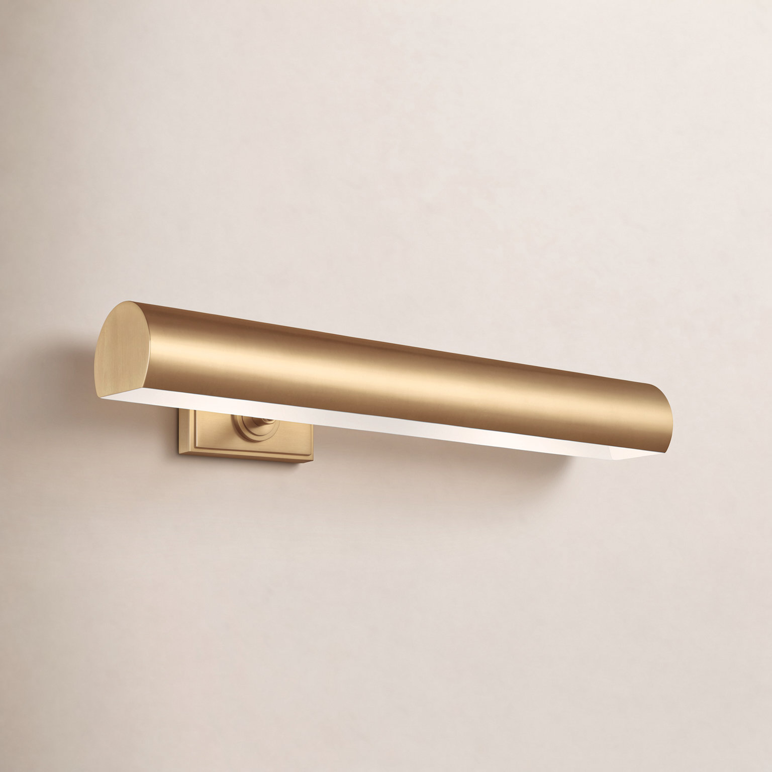 Mendee Picture Light, Burnished Brass, 2.5" H x 18" W x 10.3" D