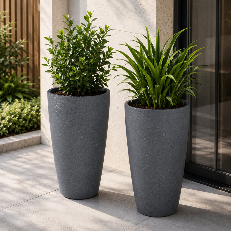 Grand pot de fleurs intérieur / extérieur en résine moucheté gris avec soucoupe et écran de drainage (ensemble de 2)