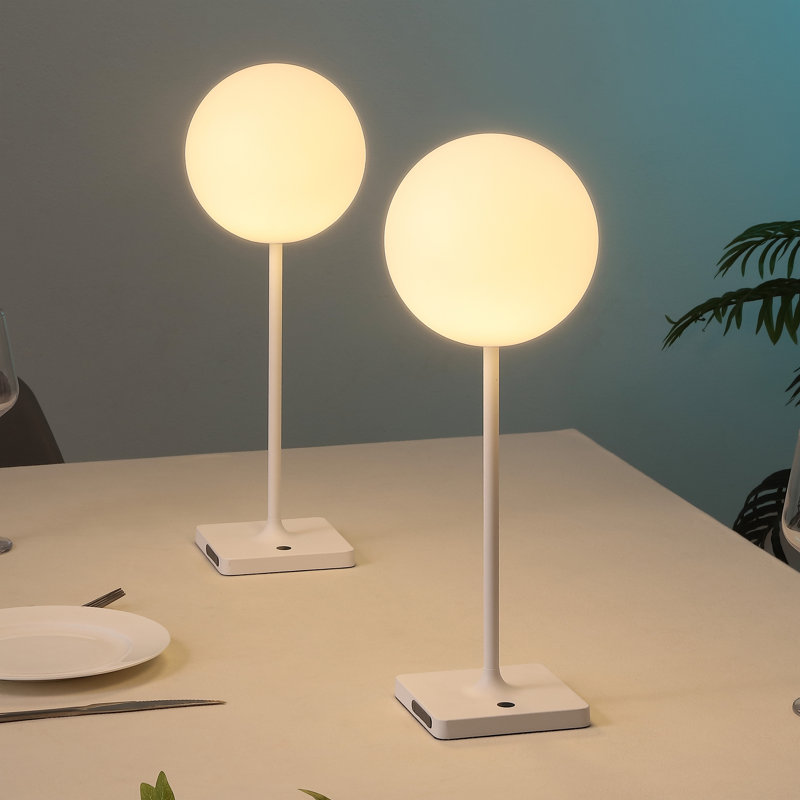 Lampe de table à DEL à intensité variable intégrée et sans fil à intensité variable 17 po Allie, Blanc
