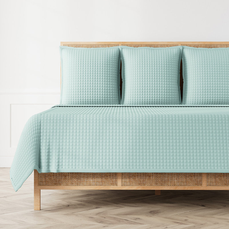 Ready-to-Bed Modern & Contemporary Quilted Coverlet, Twin Quilt, Aqua